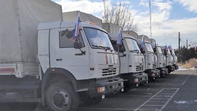 Российские миротворцы провели колонну с гумпомощью в Карабах