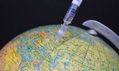 Гендиректор ВОЗ одобрил идею массового применения российской вакцины "Спутник V"