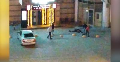 В Екатеринбурге пьяная молодёжь напала на девушек – видео