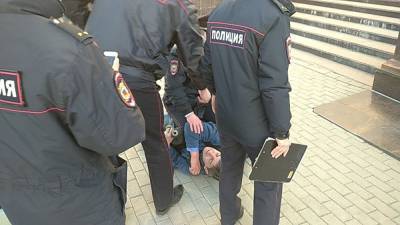В Екатеринбурге на жестко задержанного правозащитника «ОВД-Инфо» составили 4 протокола