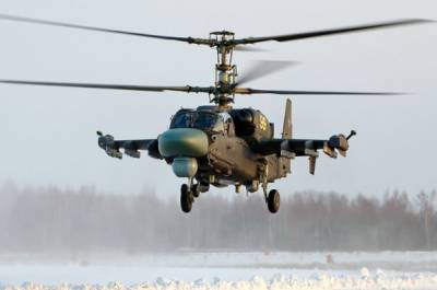 Российский ударный вертолет Ка-52 демонстративно облетел американскую базу в Сирии