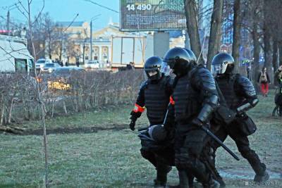 На несогласованных акциях протеста в Челябинской области задержали полтора десятка человек