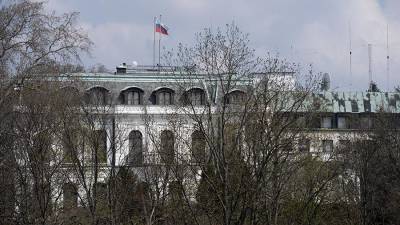Чехия может выслать из Праги 60 сотрудников российского посольства