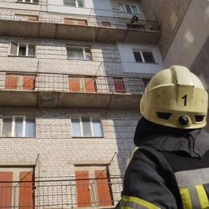 В запорожской многоэтажке произошел пожар. Фото