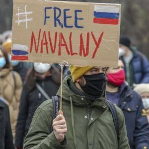 На митингах за Навального в РФ задержали почти 60 человек