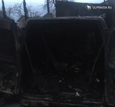 В СНТ «Черёмушки» в горящем автомобиле погиб мужчина