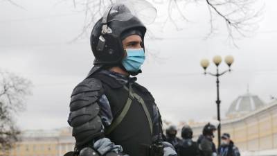 "Защищаем закон": полицейский напомнил о главной задаче ОМОН во время протестов