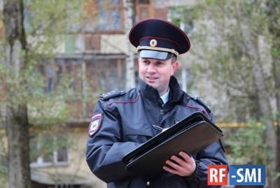 В Коми полицейский пережил нападение благодаря папке с документами