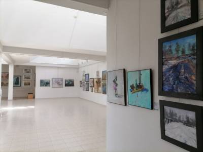 В Лидском историко-художественном музее проходит выставка белорусских и российских художников «Весна в Лиде»