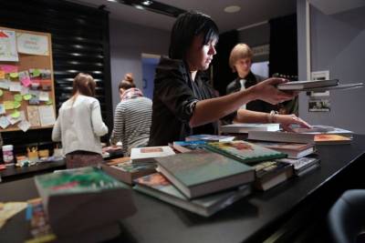 Международный день буккроссинга: москвичи рассказали об обмене книгами в центрах госуслуг