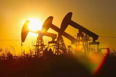 Нефть дешевеет третий день на фоне роста запасов в США и случаев COVID-19 в Азии