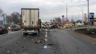 В ДТП с фурой в Калужской области погиб водитель микроавтобуса