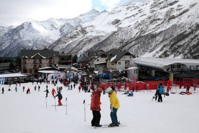 Канатные дороги и лыжные трассы на Эльбрусе возобновили работу после непогоды