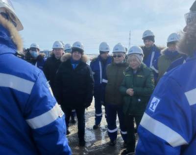 Губернатор Ямала отвез главу Росприроднадзора осмотреть самое северное месторождение