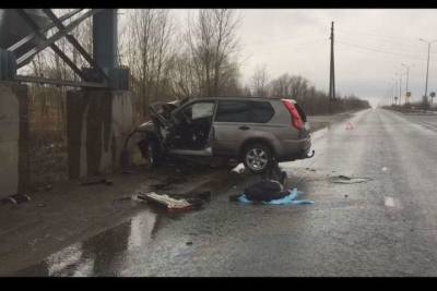 В Челнах водитель погиб после удара машины об опору теплотрассы