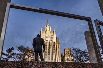 Чехия пригрозила выслать из страны 60 российских дипломатов