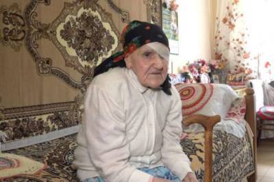 На Тернопольщине 99-летняя крымчанка вакцинировалась от COVID-19