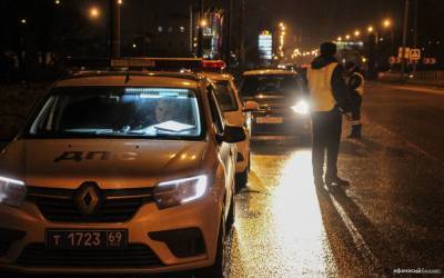 Пьяный водитель из Тверской области пытался подкупить автоинспекторов на трассе «Дон»