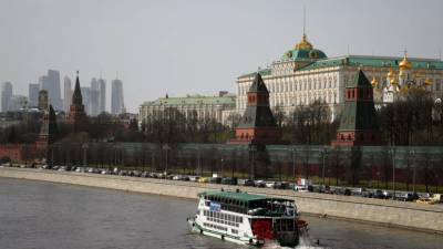 В Кремле назвали ситуацию вокруг дипломатов России в Чехии истерикой