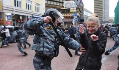 Петербургский омбудсмен осудил насилие над митингующими за Навального