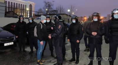 Как прошел несанкционированный митинг в Чебоксарах: число задержанных и фоторепортаж