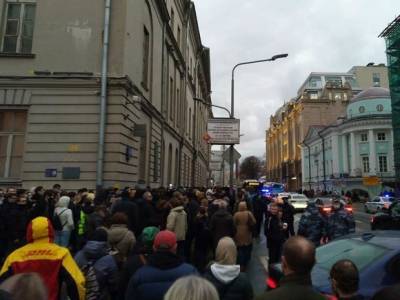 Более 120 иностранцам, вышедшим на акции протеста в Москве, закрыли въезд в РФ на 40 лет