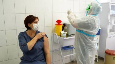 В Киеве за сутки вакцинировали более 1300 человек