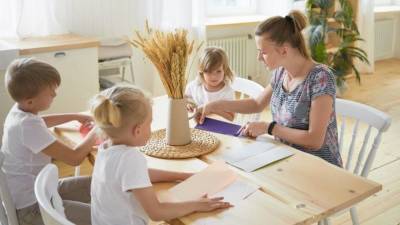 Песков объяснил принцип назначения новых выплат на детей из неполных семей