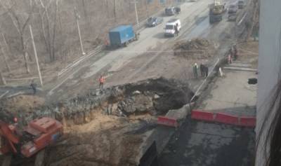В Челябинске закончили монтаж временного коллектора около дома, где провалился грунт