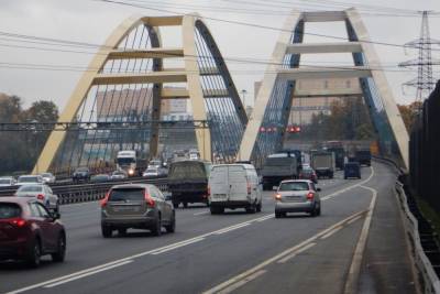 На КАД между развязками Красносельского и Ропшинского шоссе закроют две полосы