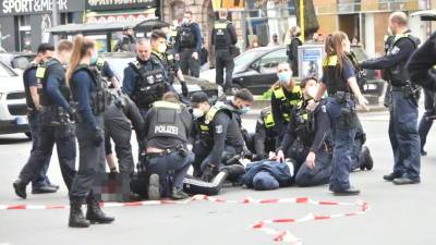Иностранцы ничего не бояться: кровавая драка на ножах перед полицейским участком в Берлине