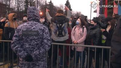 Не то хороводы, не то хайп. Как в Ульяновске пытались устроить митинг, но не получилось