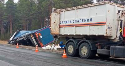 Фура с соляной кислотой перевернулась на трассе под Архангельском