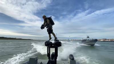 В Нидерландах для "штурма" корабля военные использовали реактивный ранец (Видео)