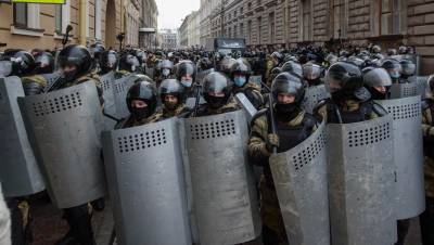 Подвернул ногу: сотрудник Росгвардии травмировался на митинге в Петербурге