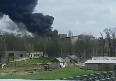 Пожар в воинской части на Луганщине: людей призывают сохранять спокойствие, первые кадры с места