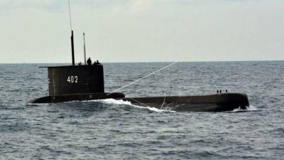 Индонезийским подводникам хватит воздуха до субботы, заявил адмирал