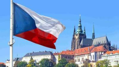 Чехия потребовала от России сократить штат посольства в Праге