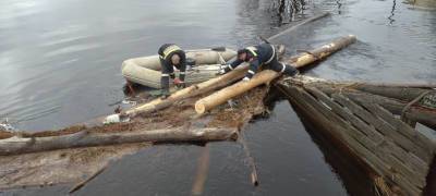 Пожарные на юге Карелии очистили для гонщиков реку (ФОТО)