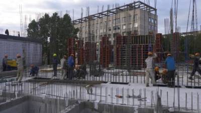 В Курортном районе проверили ход строительства санатория и общежития
