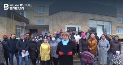 В Челнах жители 65-го комплекса, недовольные передачей домов другой УК, записали видеообращение к Минниханову