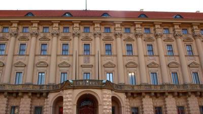 Прага сократит состав российского посольства до пяти человек