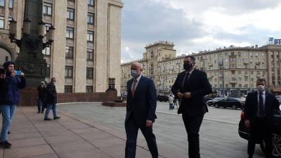 Сроки истекли: посол Чехии прибыл в МИД для «конкретного разговора»