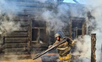 В Тюменской области в пожаре пострадали жилой дом и четыре постройки