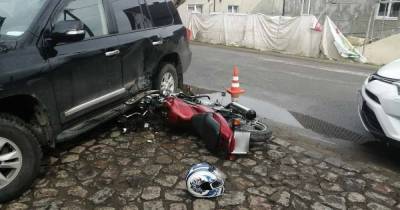 В Калининграде при столкновении с внедорожником пострадал мотоциклист