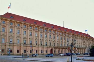 «Война посольств» продолжается: Чехия предупредила РФ о высылке еще около 50 россиян
