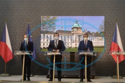 Чехия выполняет ультиматум: еще больше дипломатов России должны покинуть Прагу