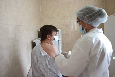 Более 165 тысяч человек привились от коронавируса в Кузбассе