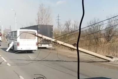 В Ярославле бетонный столб перекрыл окружную