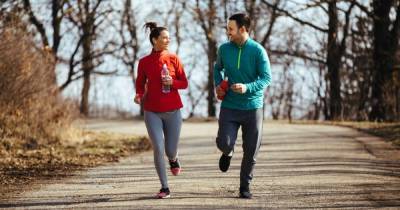 Бег для всех: как правильно начать бегать и что стоит знать о рисках